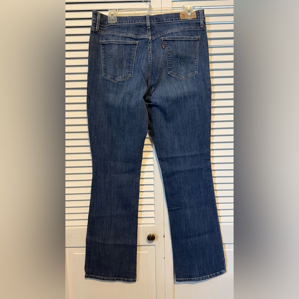 Women's boot cut Blue Jeans by Levi - Picture 3 of 4